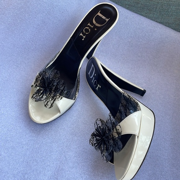 CHRISTIAN DIOR  PATENT LEATHER BEACH TROTTER MULES - Picture 11 of 14